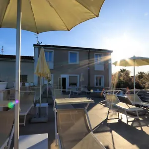 https://hotel-cecina-beach.it-tuscanyhotel.com