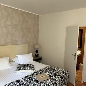https://mas-des-romarins-gordes-13210.fr-provencehotel.com